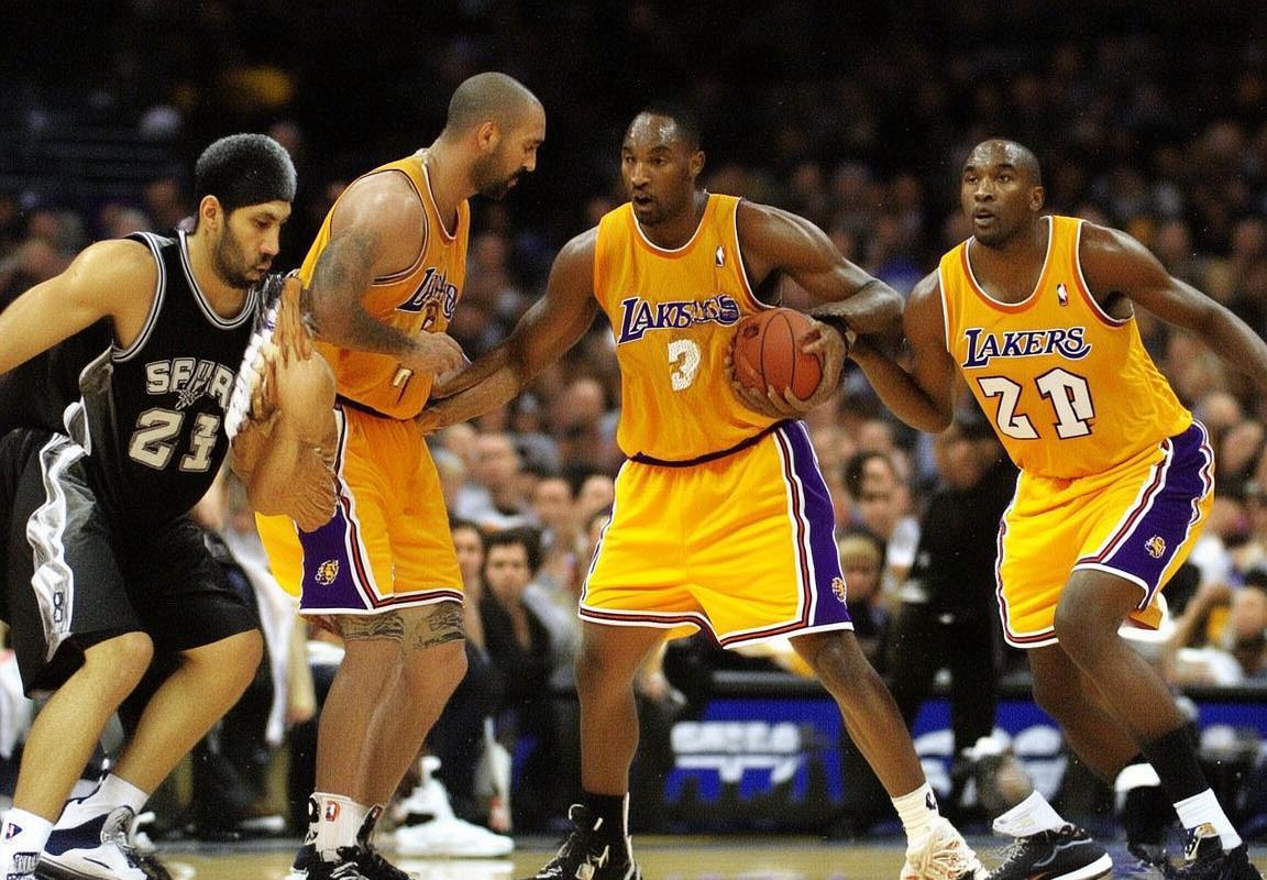 2003年NBA季后赛：湖人马刺巅峰对决回顾与解析